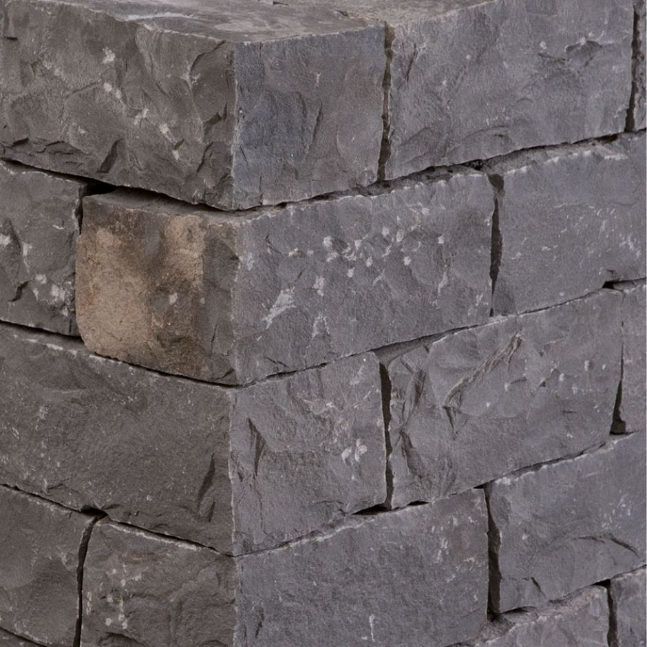 Seltra Natursteine Mauersteine SANOKU® Basalt anthrazitschwarz