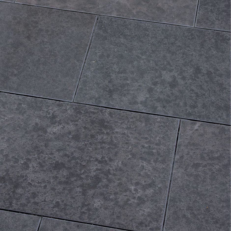 Seltra Natursteine Terrassenplatten SANOKU® ELEGANCE satiniert Basalt