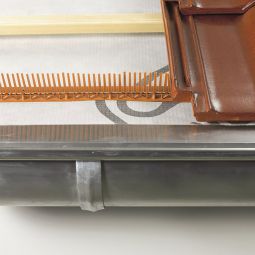 Klöber Traufenlüftungskamm schwarz 3