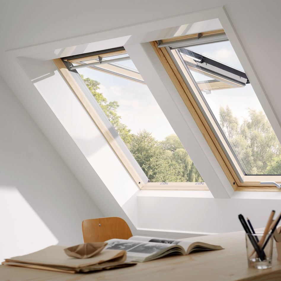 VELUX Fenêtre de toit à projection GPL 3069 Bois clair vernis ENERGIE Protection Anti-chaleur günstig