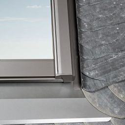 Roto Eindeckrahmen EDS Qx200AV1 für flache Eindeckmaterialien bis 3,5 cm Höhe, Schiefer und schieferartige Eindeckmaterialien und für ebene Ziegel/Pfannen, Biberschwanz in Kronendeckung