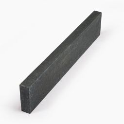 Seltra Natursteine Rasenkanten SANOKU® ELEGANCE satiniert Basalt anthrazit-schwarz allseits gesägt, geflammt & satiniert, Kanten gefast, verschiedene Größen
