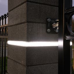 WESERWABEN Gartenmauer Trend-Line Pfeilerelement LED-Leuchtrahmen 3