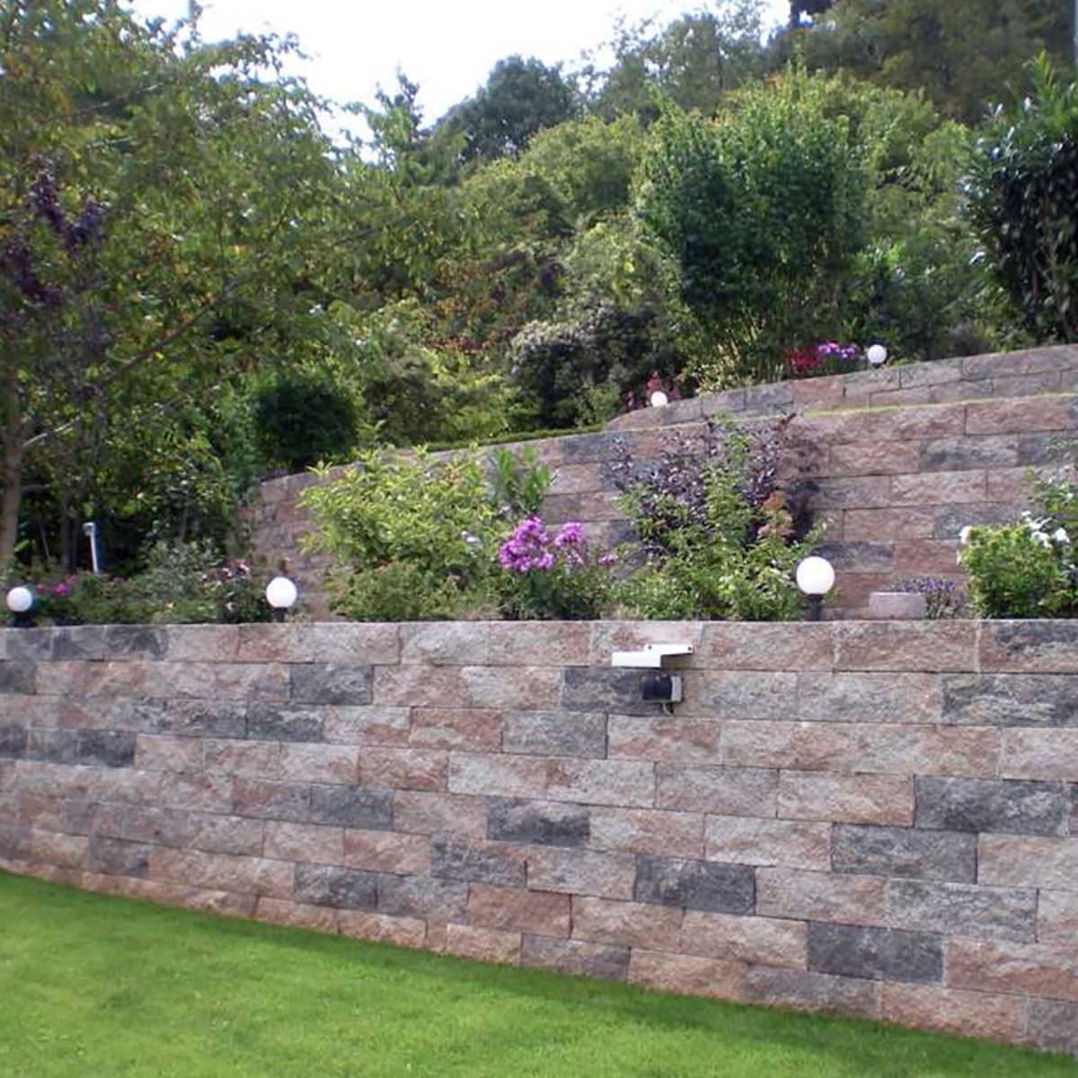 EHL Gartenmauer Mauersystem BossIntak Mauersteine muschelkalk
