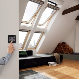 VELUX INTEGRA Dachfenster GGL 306630 Solarfenster Holz/Kiefer Energy-Star Fenster 3-fach Niedrig-Energie-Verglasung, inkl. Funk-Wandschalter