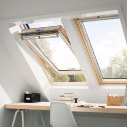 VELUX Dachfenster GGL 3069 Schwingfenster klar lack ENERGIE Hitzeschutz 3-fach Verglasung, hoher Hagelschutz