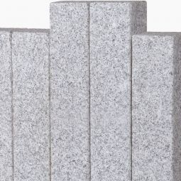 Seltra Natursteine Palisaden - Kombistein BRAVO EXACTA Granit edelgrau allseits gesägt & geflammt, Kanten gefast, 8x8x30-50 cm