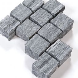 Seltra Natursteine Pflastersteine BIASCA AMBIENTE Gneis silbergrau-liniert Oberfläche geflammt, Seiten gespalten, Unterseite gesägt, 10x10x8 cm