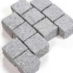 Seltra Natursteine Pflastersteine BRAVO AMBIENTE Granit edelgrau Herkunft China Oberfläche geflammt, Seiten gespalten, verschiedene Größen