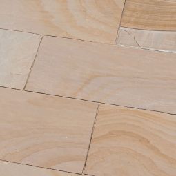 Seltra Natursteine Terrassenplatten BOLERO CLASSIC -satiniert- Sandstein beige-sand-grau-braun Oberfläche spaltrau & gebürstet, Seiten handbekantet, verschiedene Größen