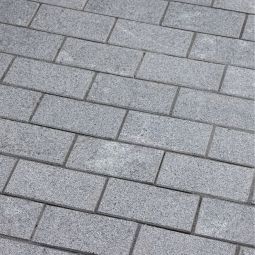 Seltra Natursteine Systempflastersteine GALA EXACTA NEW Granit anthrazit Herkunft Vietnam Oberfläche geflammt, Seiten gesägt, Kanten gefast, 20x10x5 cm
