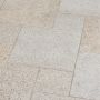 Seltra Natursteine Terrassenplatten SOL EXACTA+ Granit rötlich-gelb-grau Oberfläche gestockt oder geflammt, Kanten gefast, Seiten gesägt, in zwei Größen